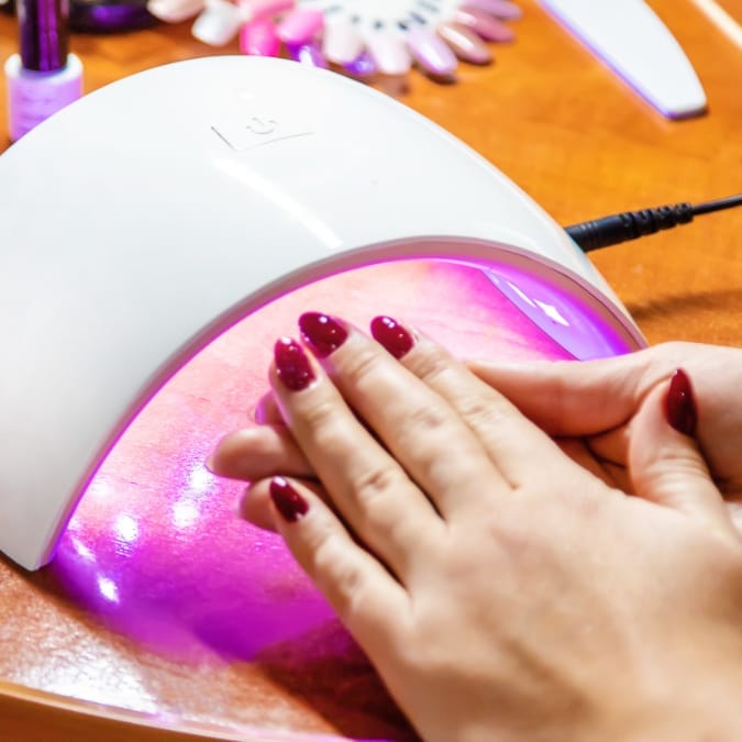 UV nail lamps are dangerous beauty trends