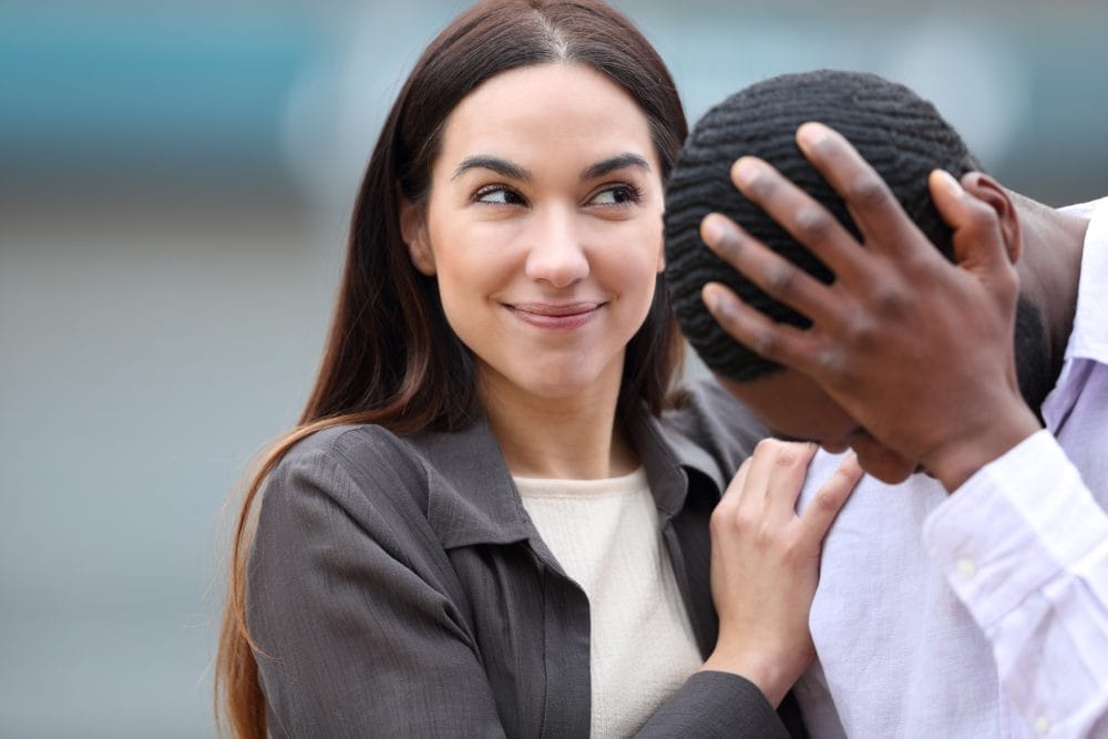 Some things said in first dates signal long-term extraction.