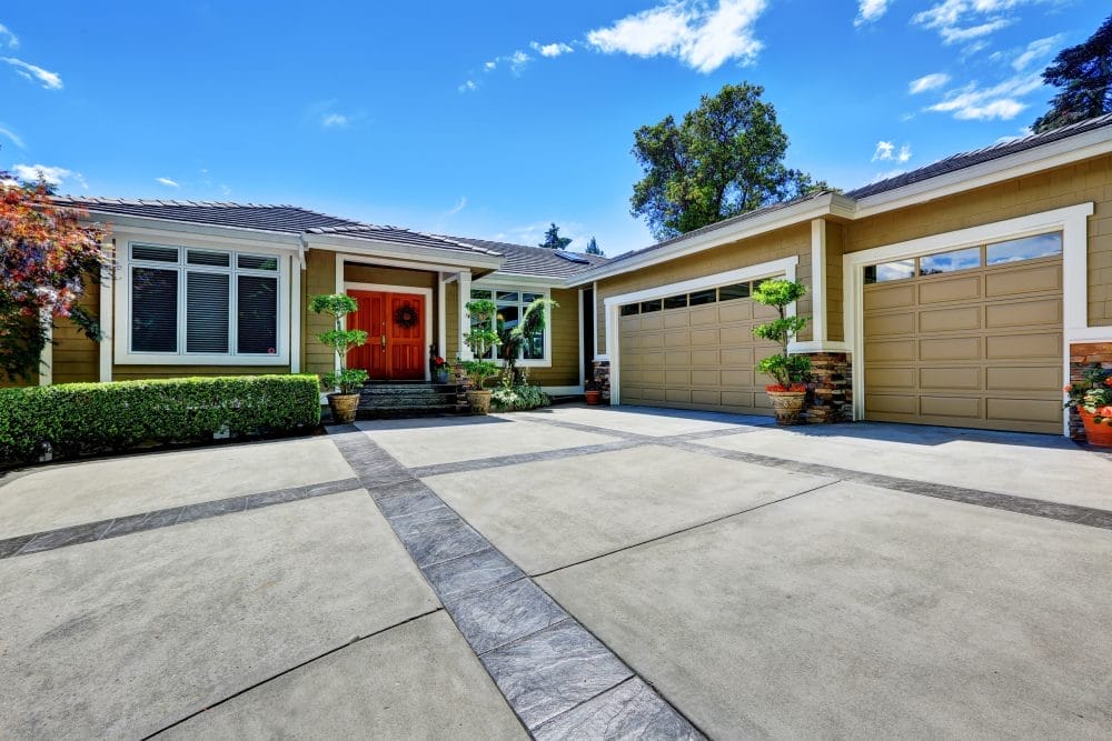 There are subtle ways strangers learn you live alone without asking.