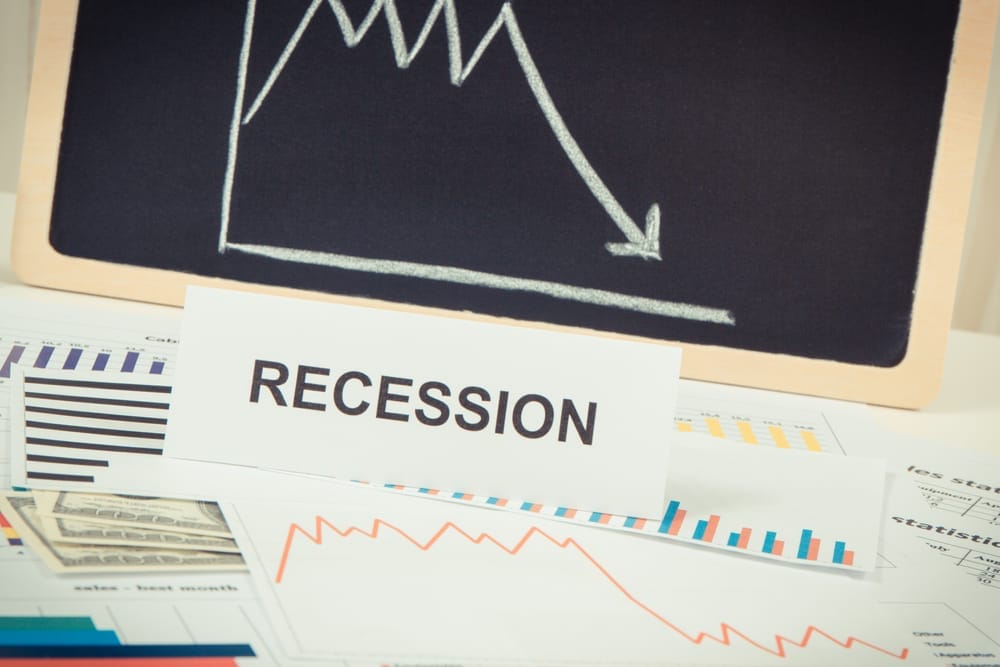 Here Are 7 Signs the Yield Curve Is Saying a Recession May Be Closer Than You Think